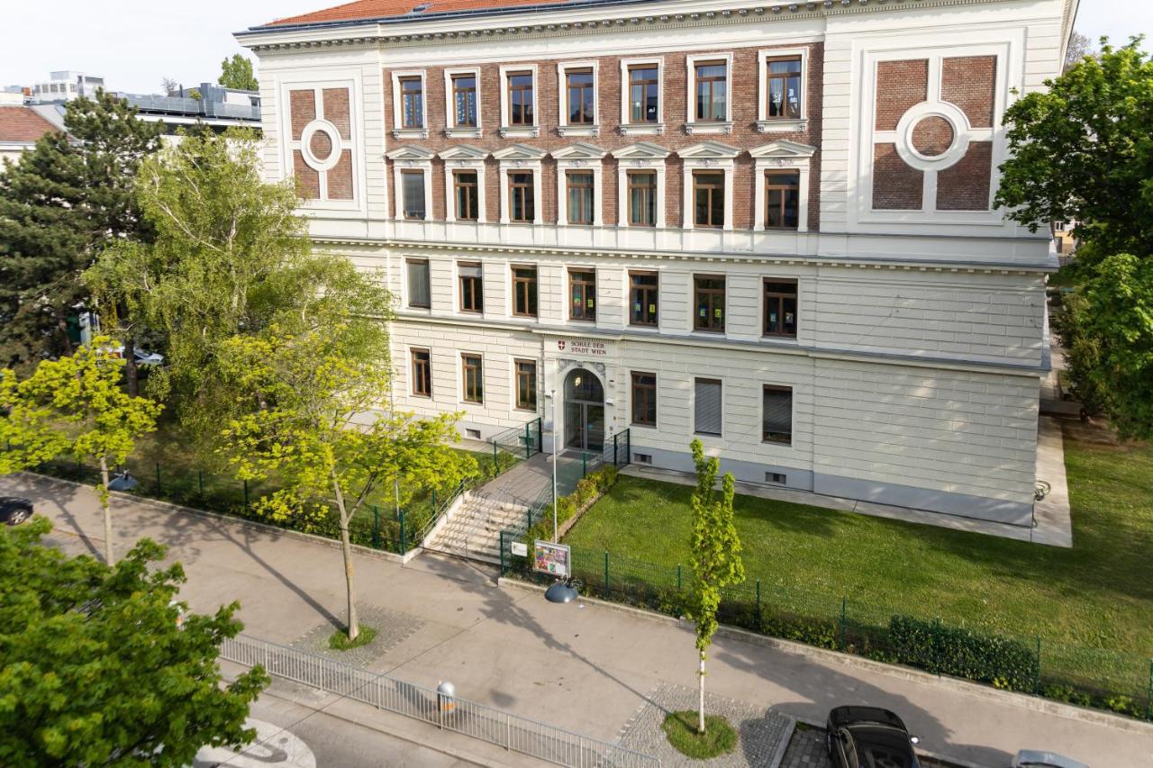 Moonlight Apartment With Porch Near Schoenbrunn And Westbahnhof Vienna Exterior photo